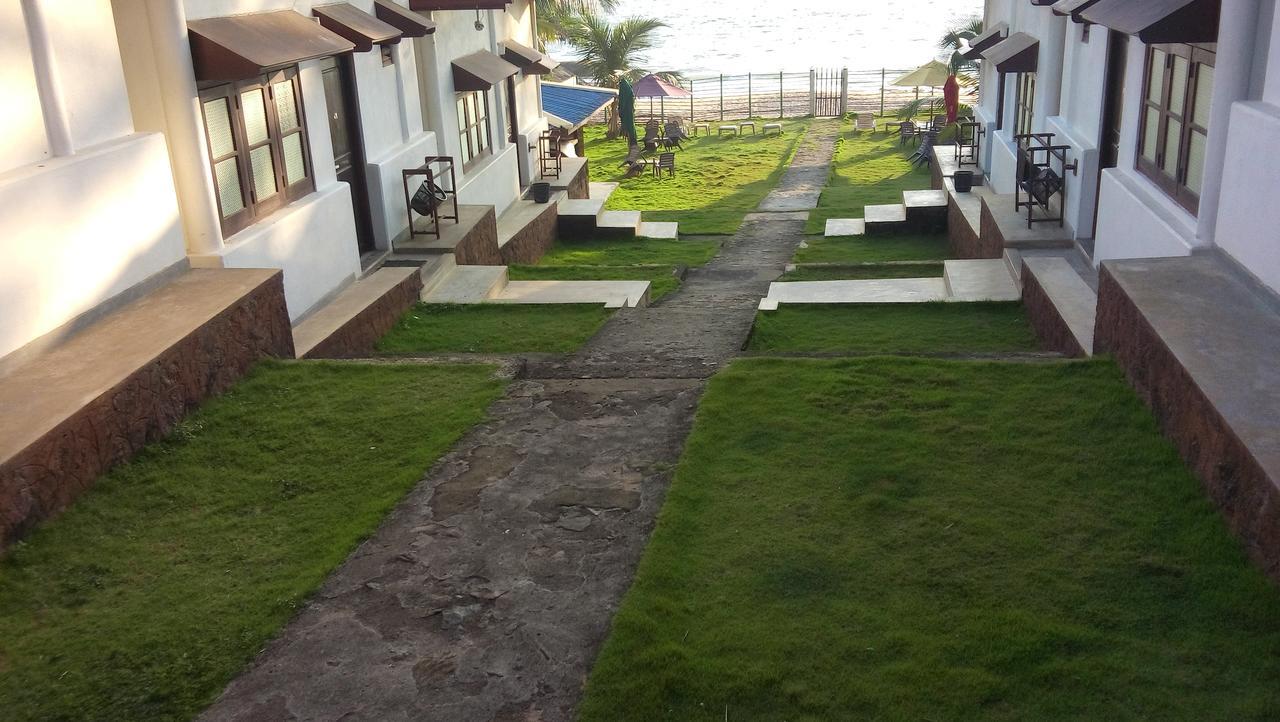 אמבלנגודה Ramon Beach Resort מראה חיצוני תמונה