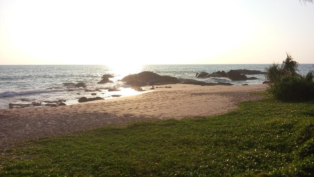 אמבלנגודה Ramon Beach Resort מראה חיצוני תמונה