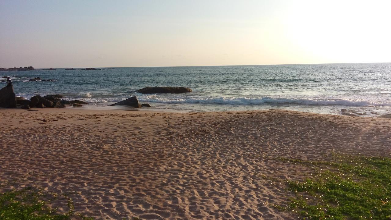 אמבלנגודה Ramon Beach Resort מראה חיצוני תמונה