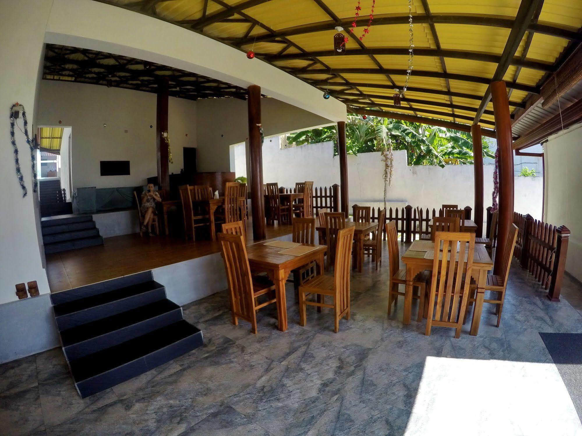 אמבלנגודה Ramon Beach Resort מראה חיצוני תמונה