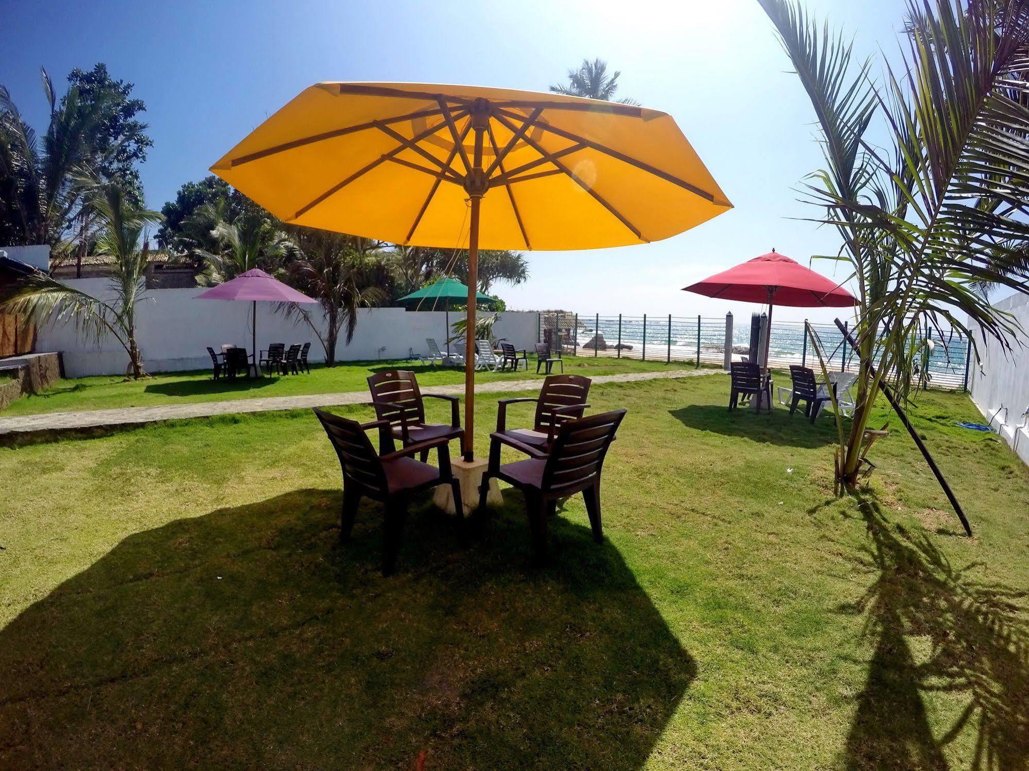 אמבלנגודה Ramon Beach Resort מראה חיצוני תמונה