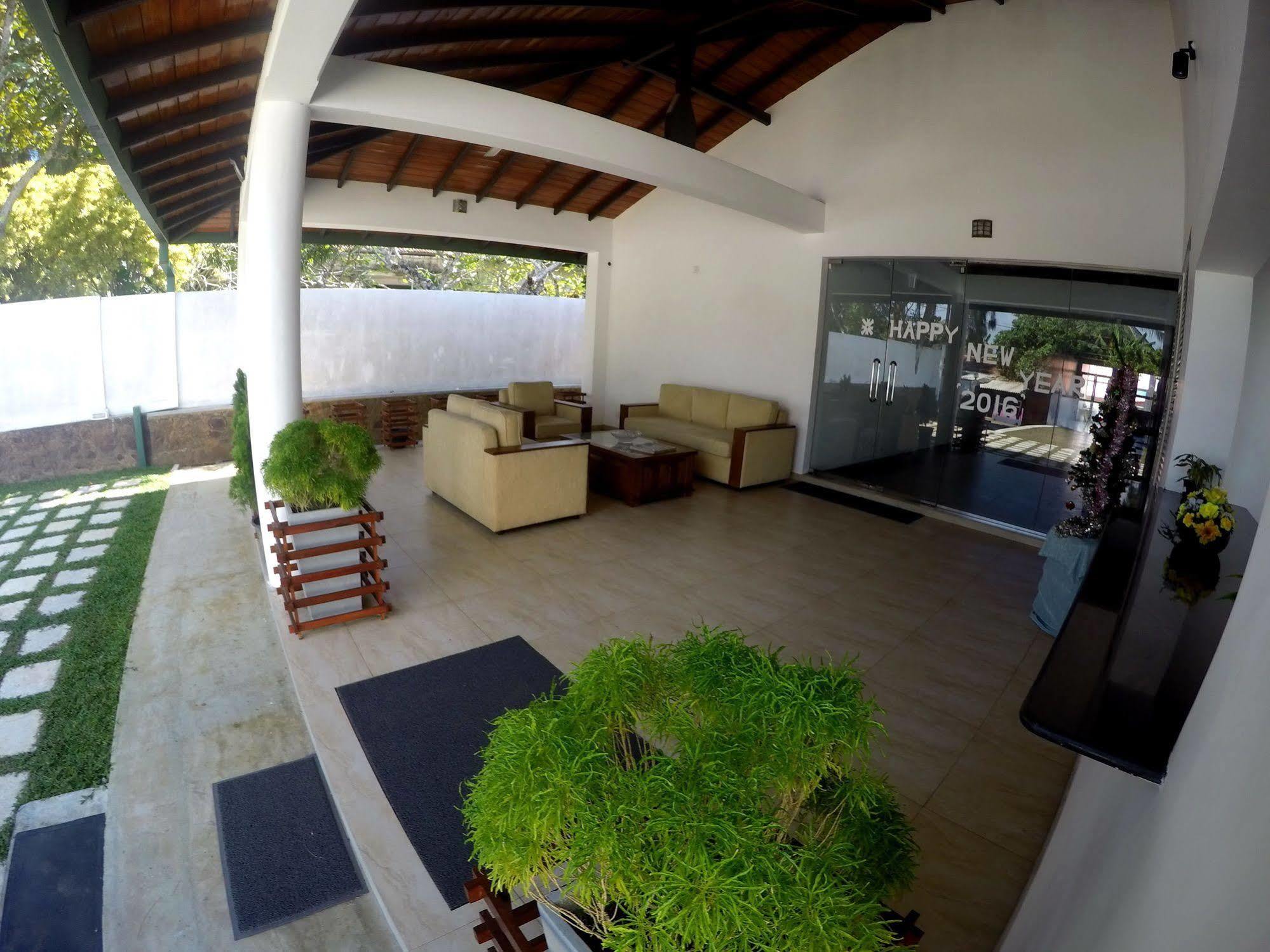 אמבלנגודה Ramon Beach Resort מראה חיצוני תמונה