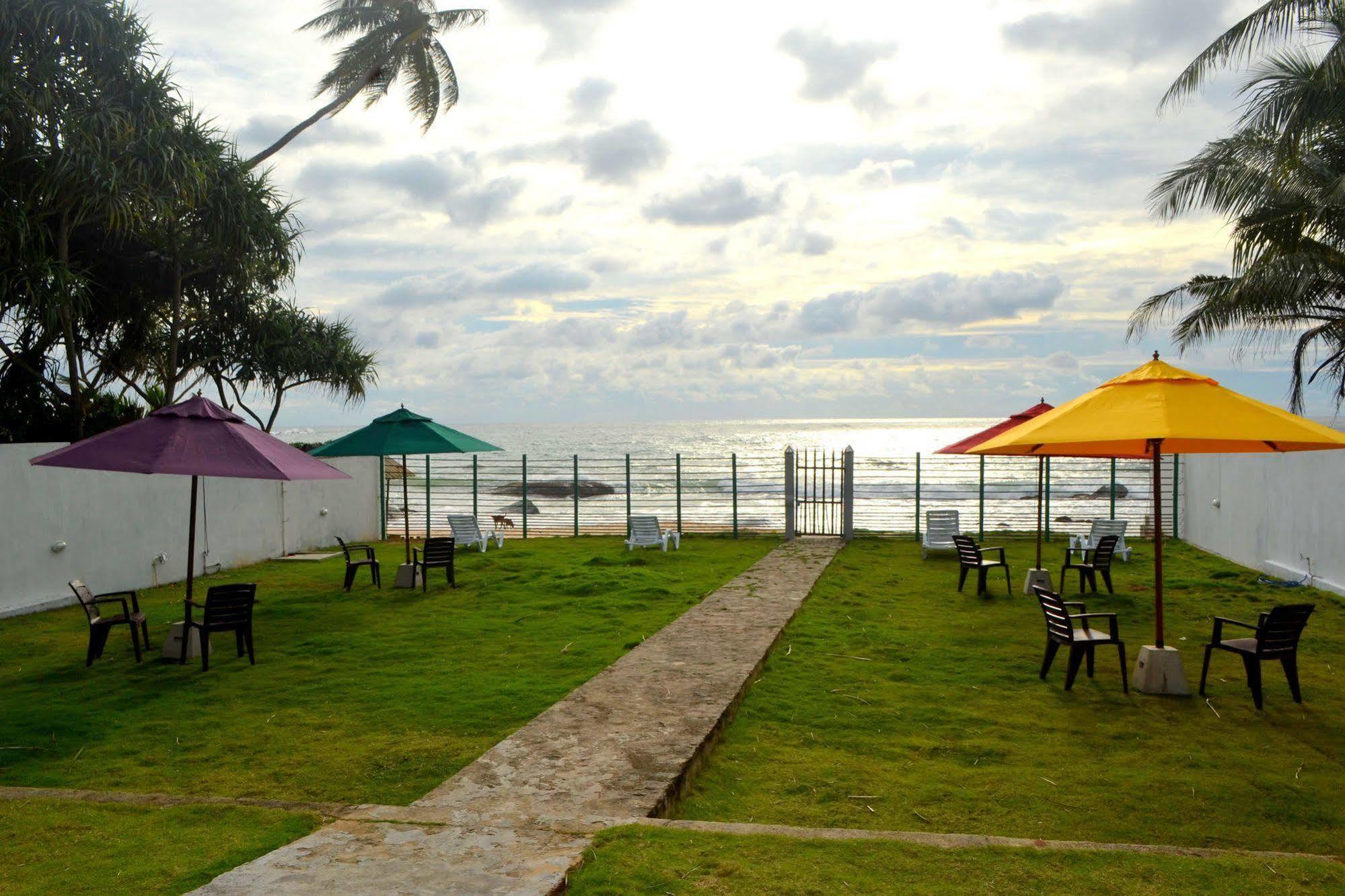אמבלנגודה Ramon Beach Resort מראה חיצוני תמונה