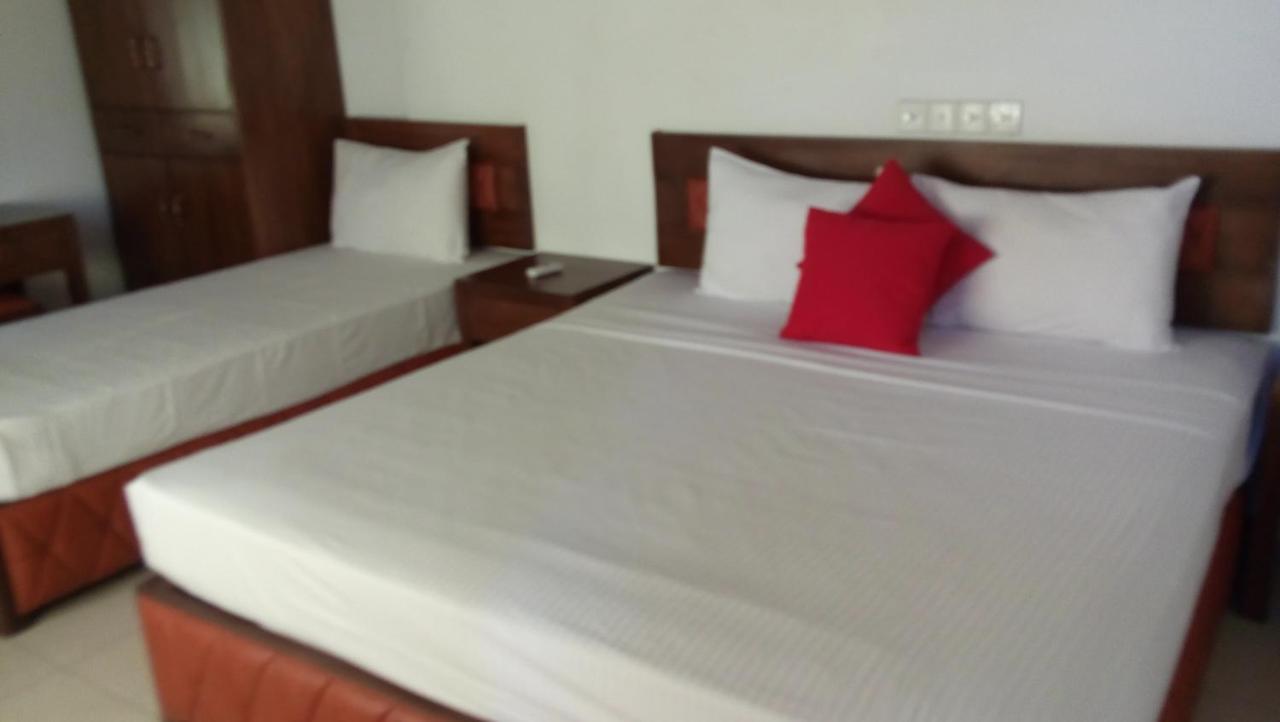 אמבלנגודה Ramon Beach Resort מראה חיצוני תמונה