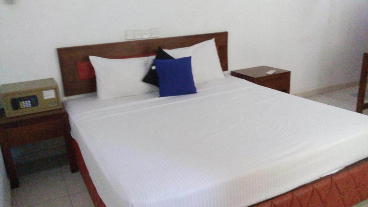 אמבלנגודה Ramon Beach Resort מראה חיצוני תמונה